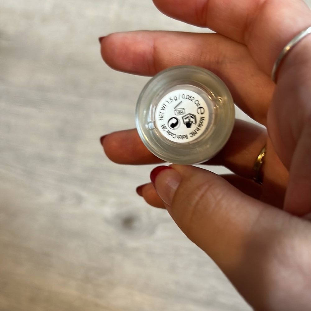 Extraordinary Translucent Powder - Picture 4 of 4